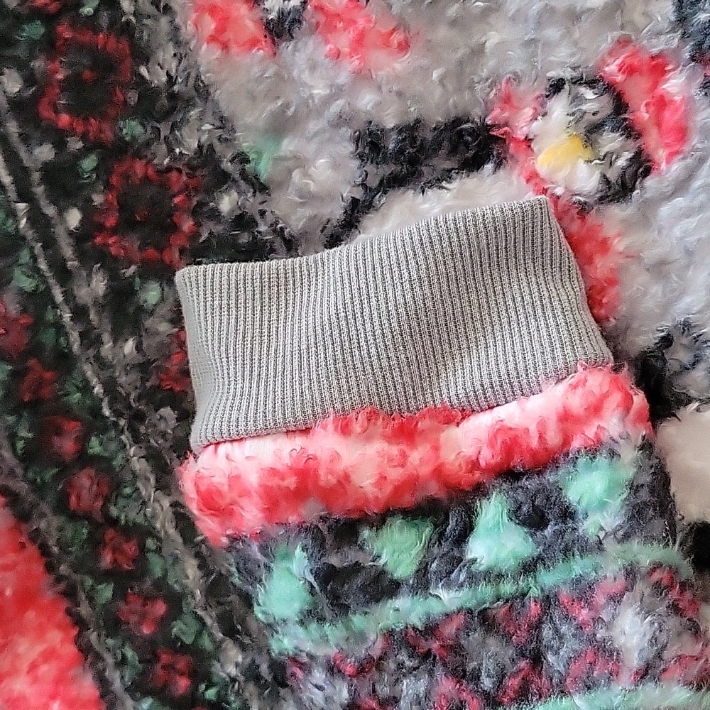 🌺3 for $10 No Boundaries Fuzzy Christmas Penguins Sweater - Picture 6 of 7